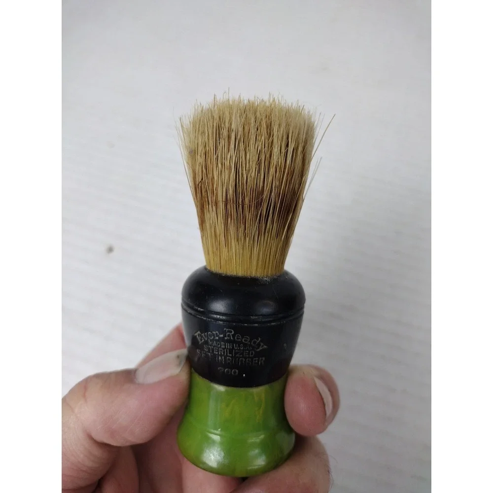 Vintage Ever Ready 200 shaving brush with rubber green Catalan Bakelite handle